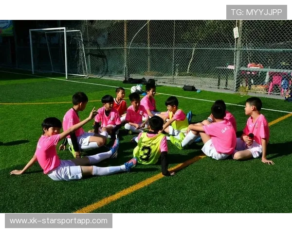 俱乐部青训生与学校达成学业训练双轨协议，职业俱乐部青训梯队完整