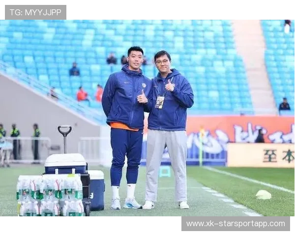 陕西联合冯伯元前场逼抢到位，逼出后场解围出界